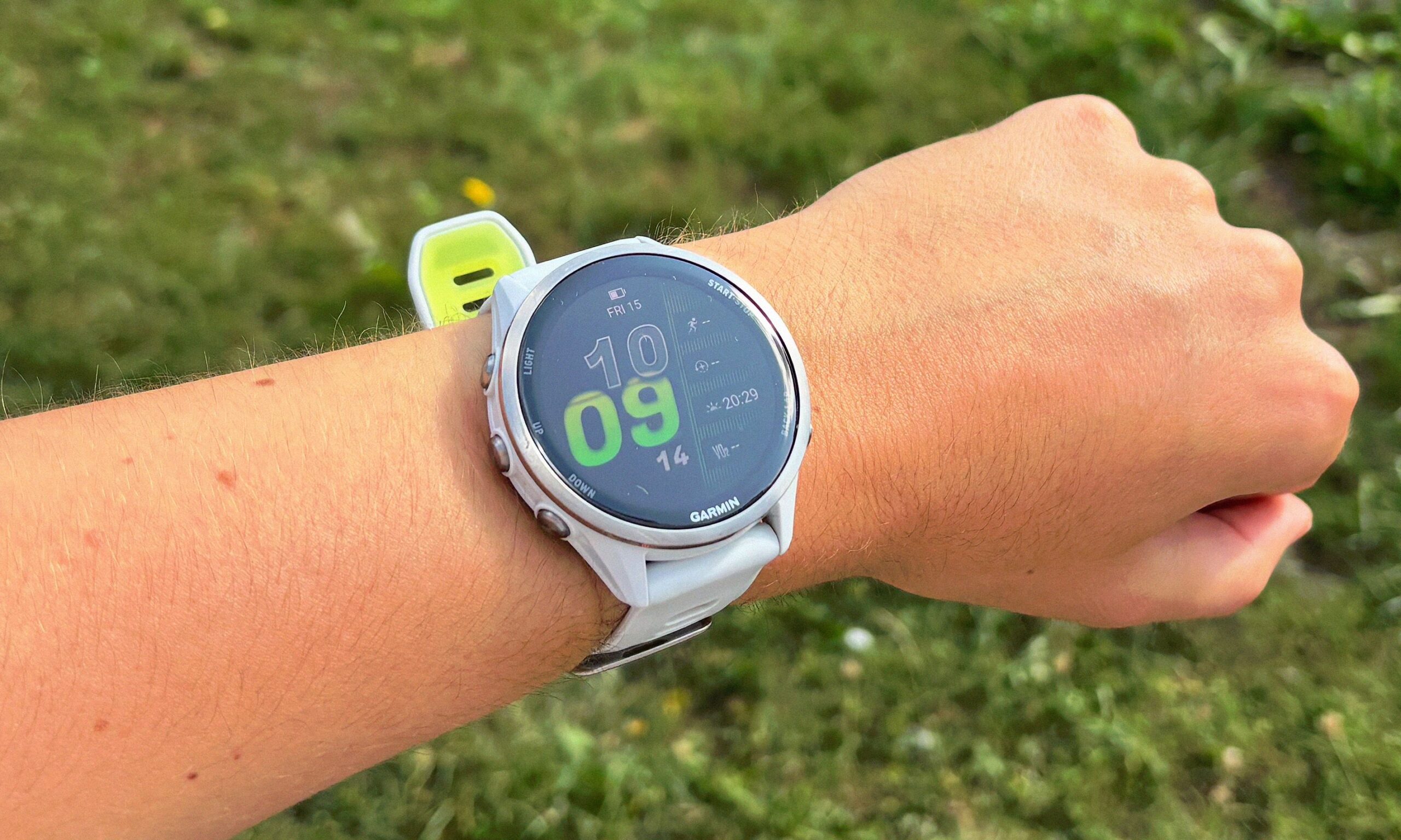 Nggak Cuma Apple Watch, Ini 5 Smartwatch Terbaik Untuk Lari